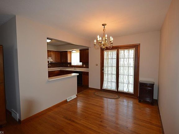 4th image of 5868 Sweet Birch Dr