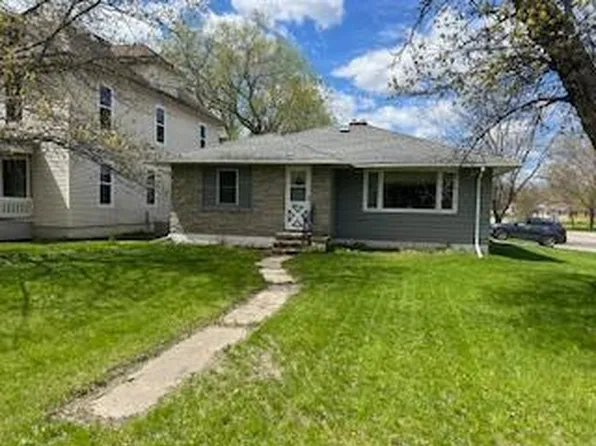 221 10th St NE, Staples, MN 56479
