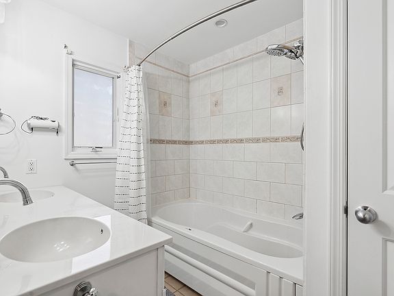 4th image of 140 Gardiner Ave