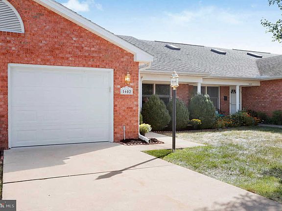 2nd image of 1602 Langley Dr