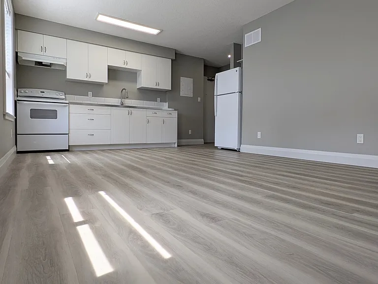135 Wellington St N #11 — Photo 5