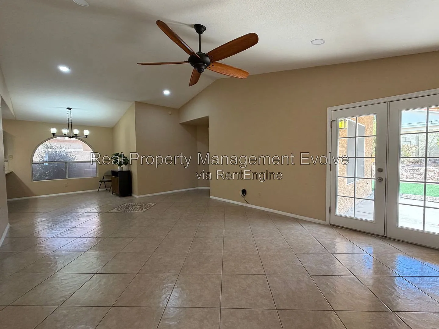 3 bed, 2.0 bath, 1283 sqft, $2,125 — Photo 3