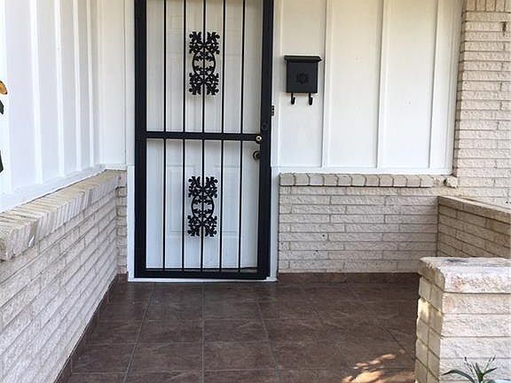 3rd image of 1301 Estes Dr