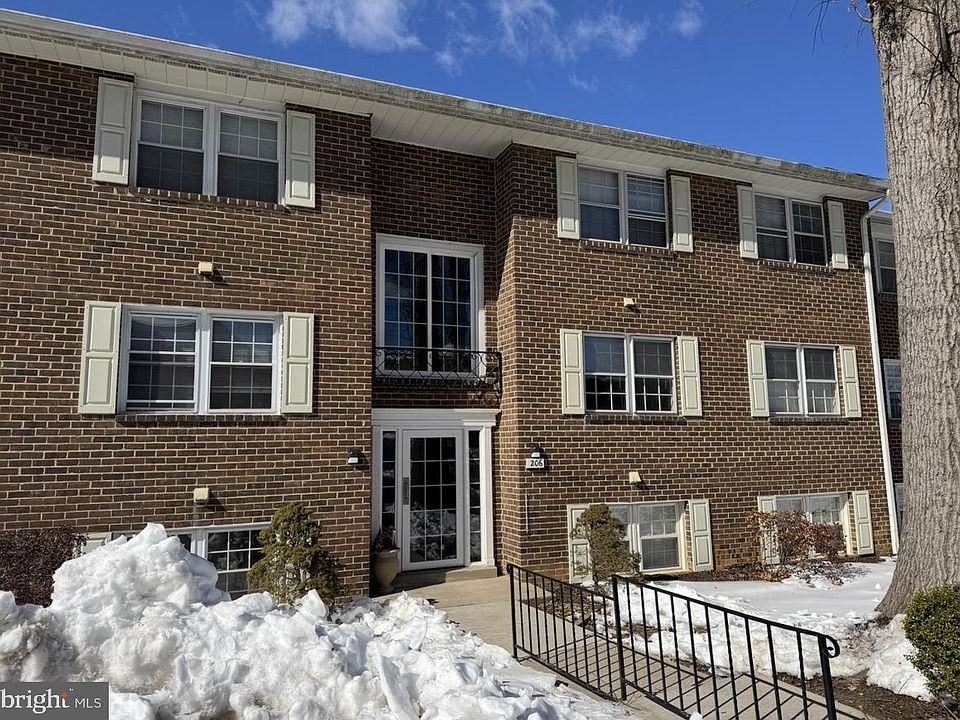 1st image of 206 Crocker Dr