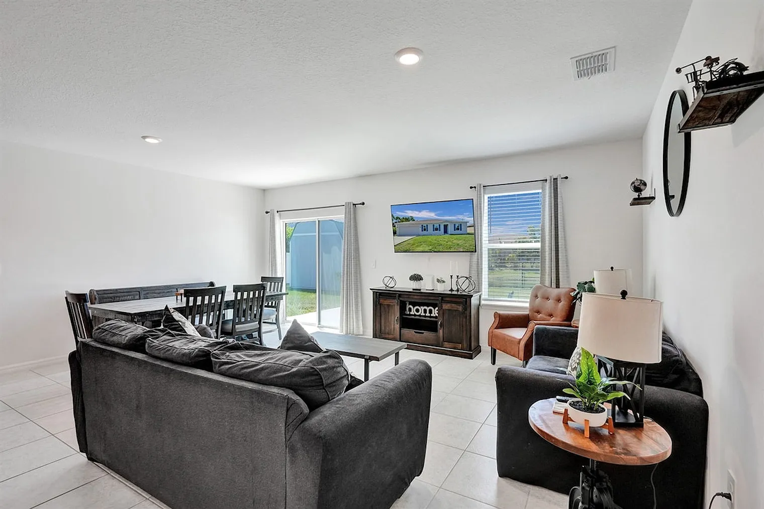 4 bed, 2.0 bath, $5,683 — Photo 4