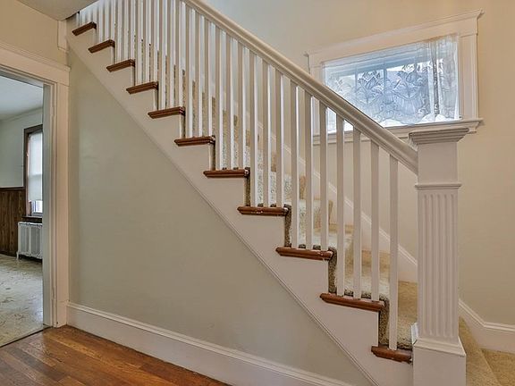 3rd image of 19 Rockwell Ave