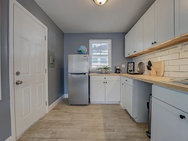 1050 N Pkwy #105 — Photo 11