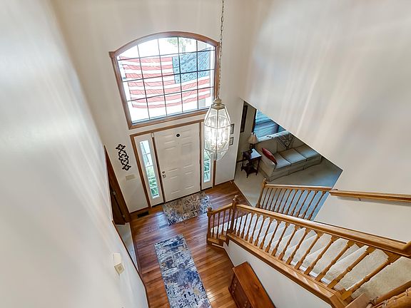3rd image of 203 Wicklow Dr