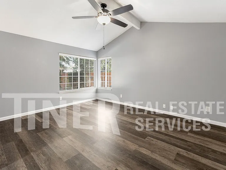 15 La Sara Ct — Photo 2
