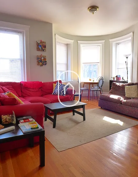 199 Strathmore Rd #6 — Photo 2