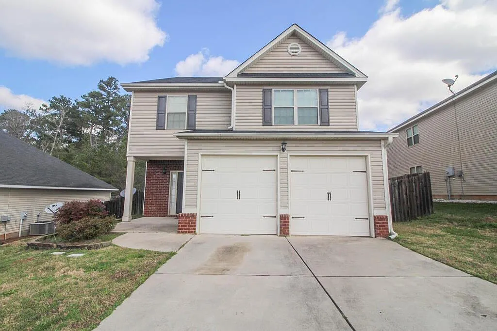 4 bed, 2.5 bath, 2172 sqft, $2,095 — Photo 1