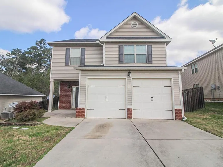 458 Lory Ln — Photo 1