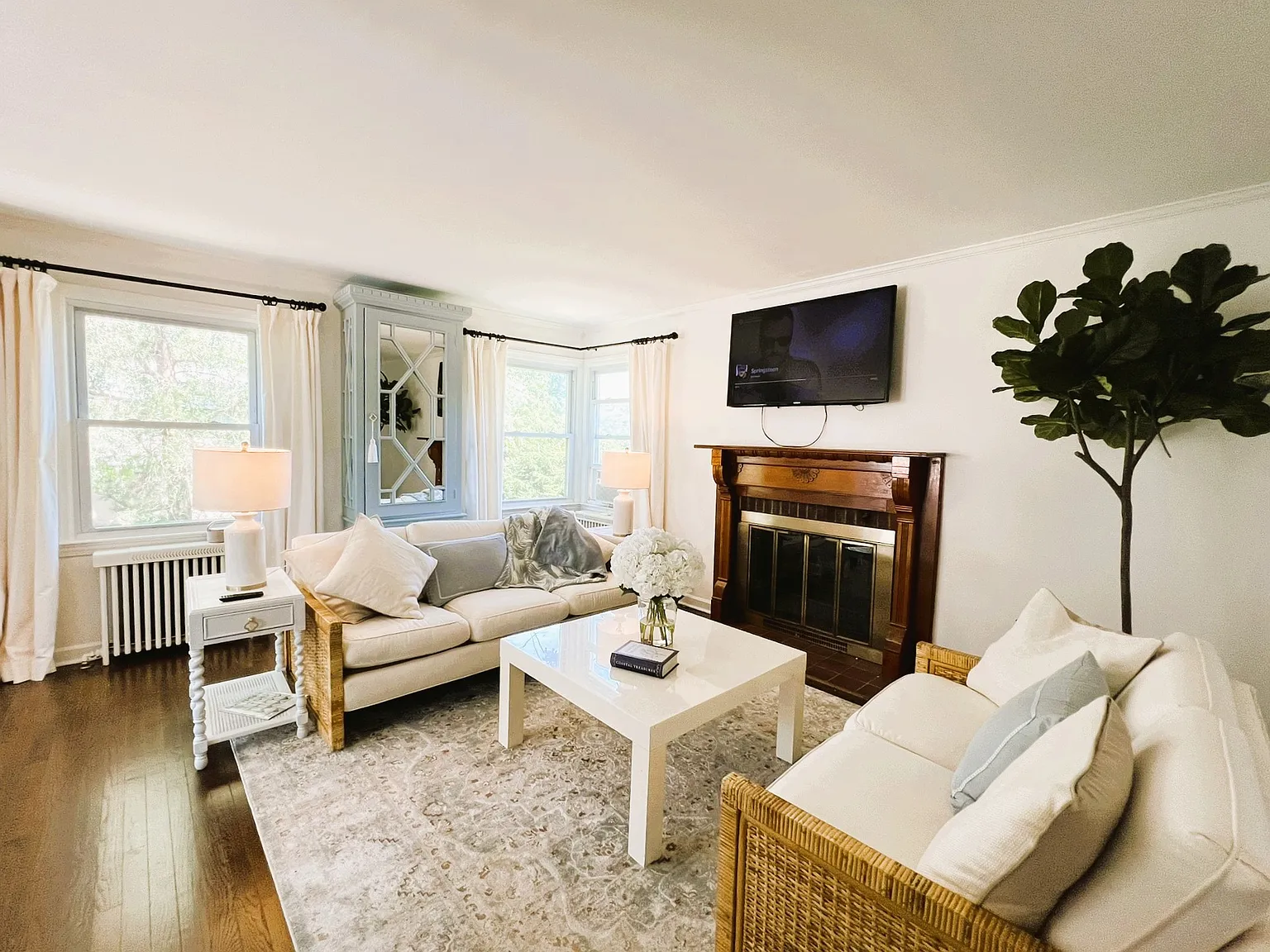 5 bed, 1800 sqft, $3,900 — Photo 3