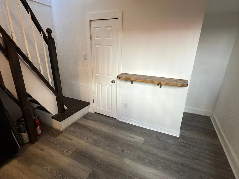 1 bed, 1.0 bath, $1,050 — Photo 9