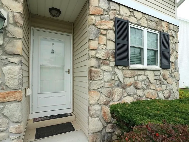 104 Jules Dr — Photo 15