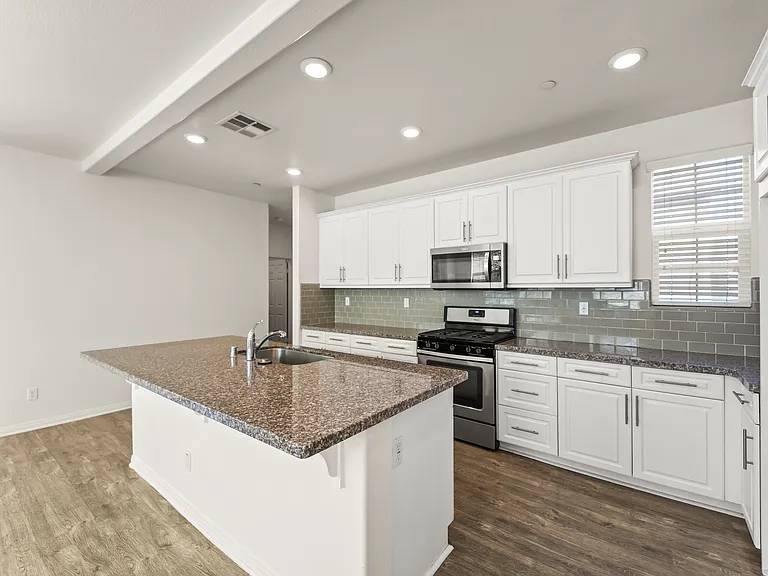 6111 Rosewood Way — Photo 4