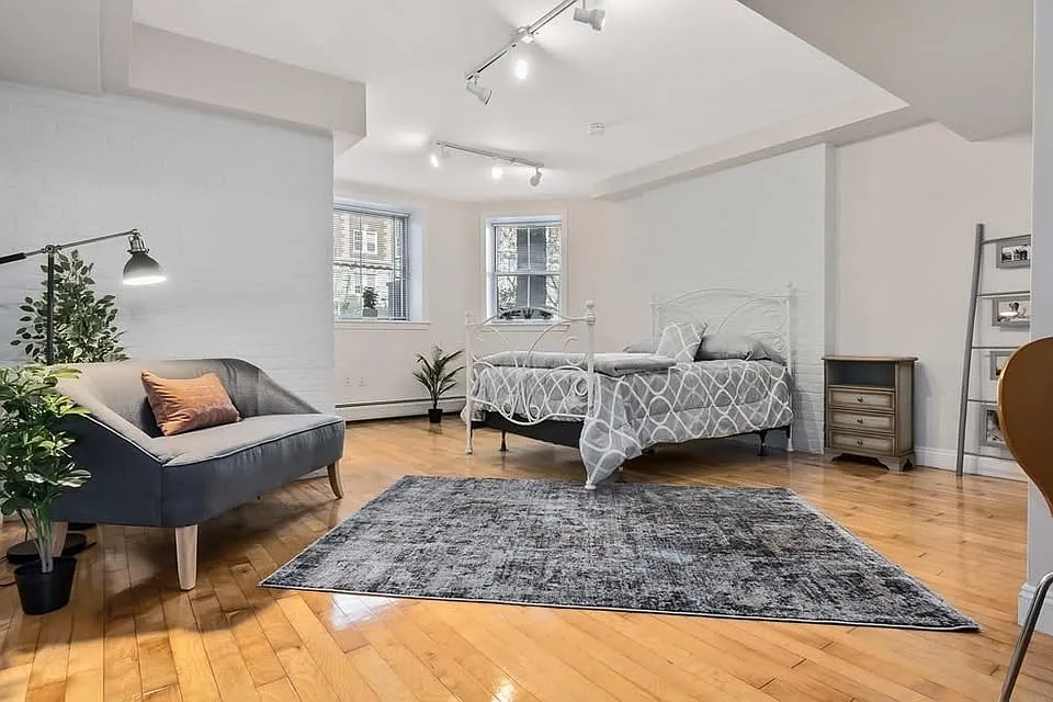 Building Photo - 4 Arlington St #10