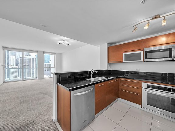 2nd image of 244 Biscayne Blvd APT 2507