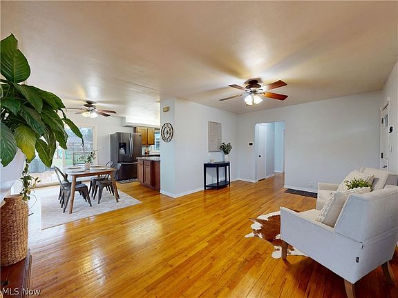 4th image of 162 S Leavitt Rd