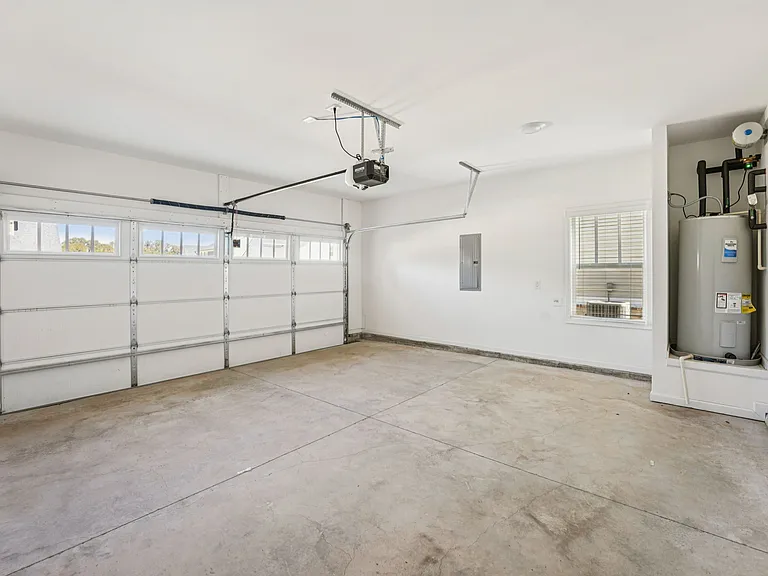 Quinn Residences at Dorchester Place — Photo 43