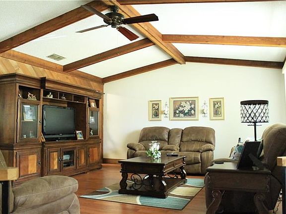 3rd image of 5326 Creekmur Dr