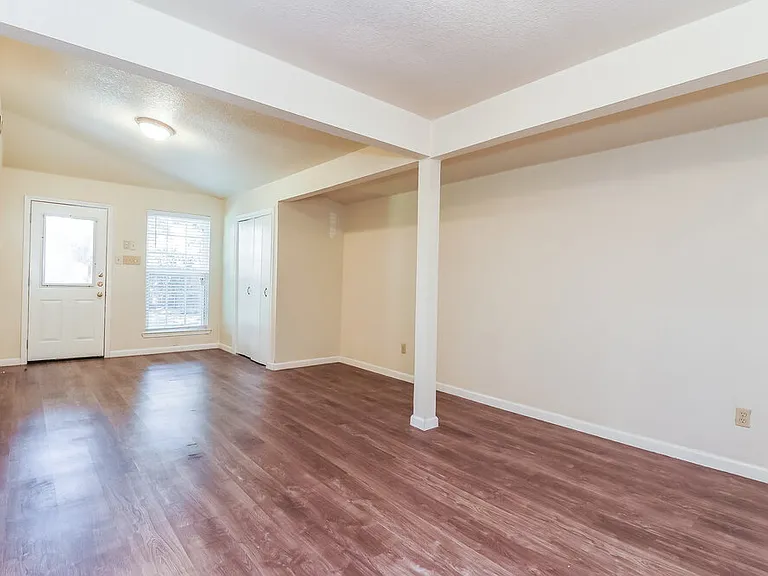 1124 W Hills Ter — Photo 7