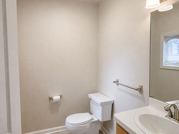 5th image of 270 Alexander St APT C2