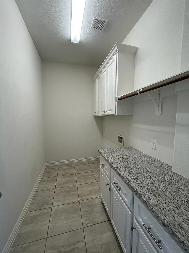2 bed, 1100 sqft, $1,550 — Photo 2