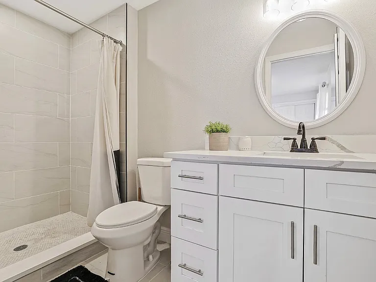 112 W Stanley St — Photo 17
