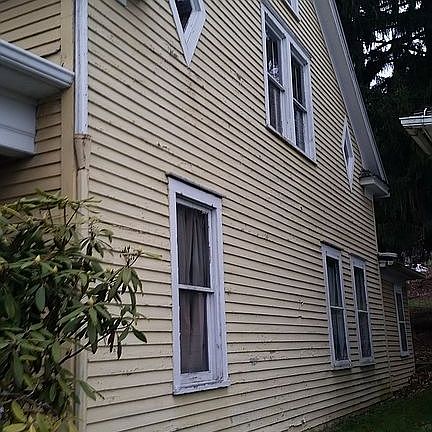 4th image of 210 Brook St
