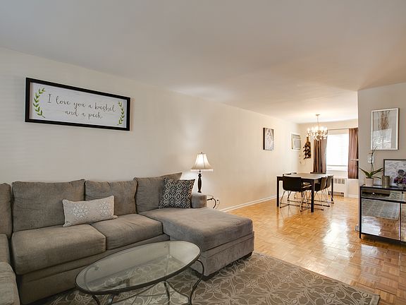 3rd image of 1304 Bell Blvd #118