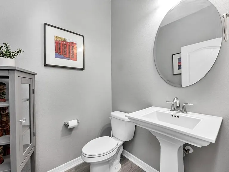 640 Bayern Ln — Photo 21