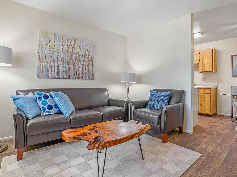Callaway Apartments — Photo 6