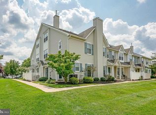 305 Oliphant Ln, Mount Laurel, NJ 08054