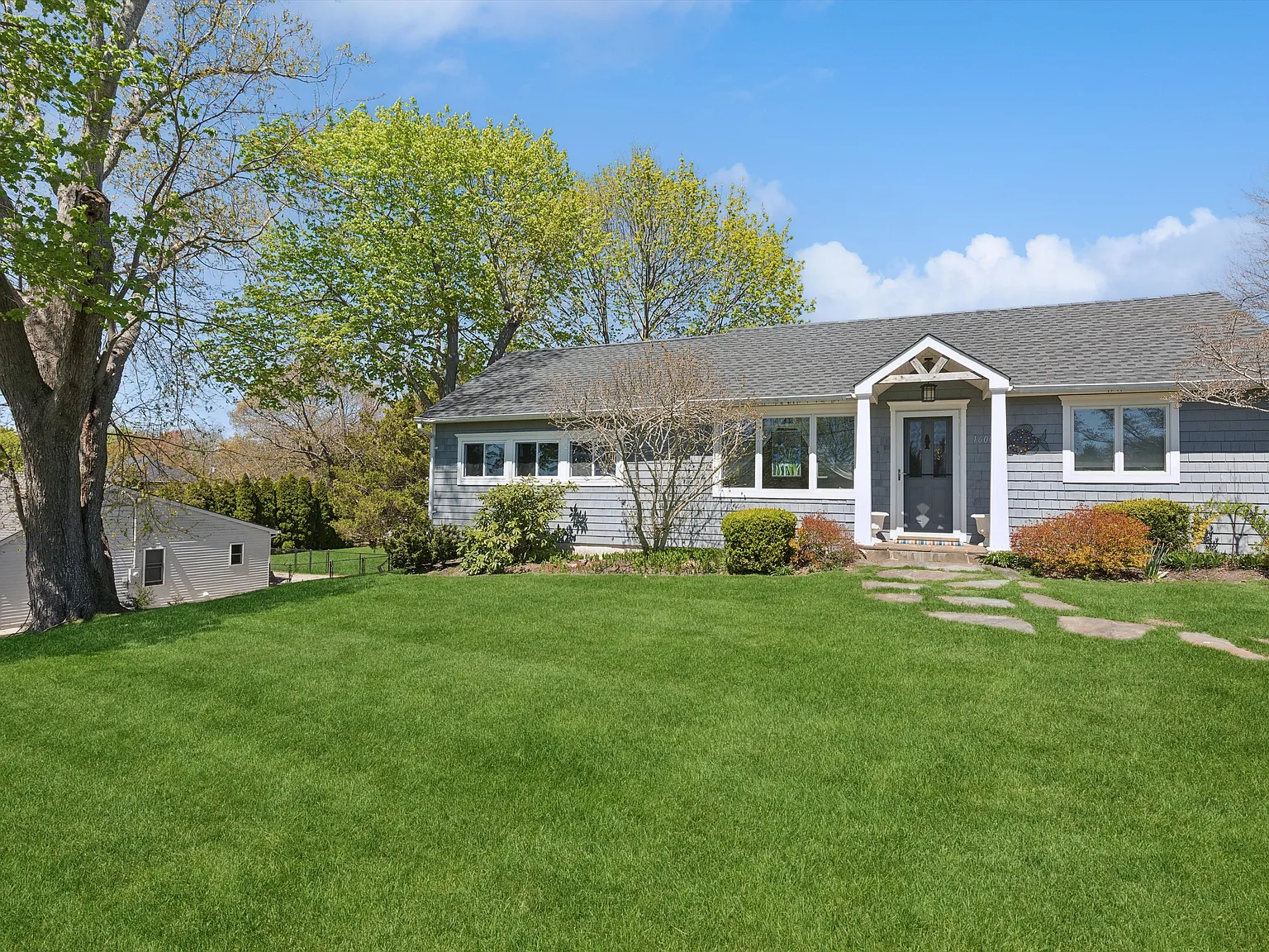 Breakwater Beach House Summer Rental — Photo 2