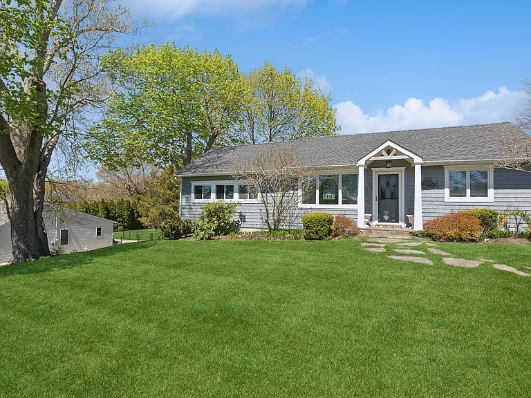 1600 Captain Kidd Dr — Photo 2