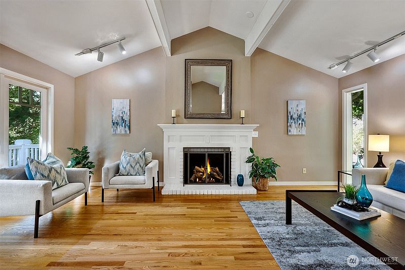 5th image of 6720 W Mercer Way