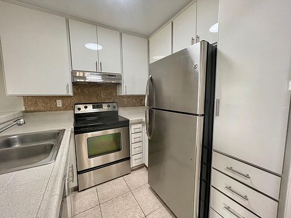 3rd image of 6930 Hyde Park Dr Unit 220