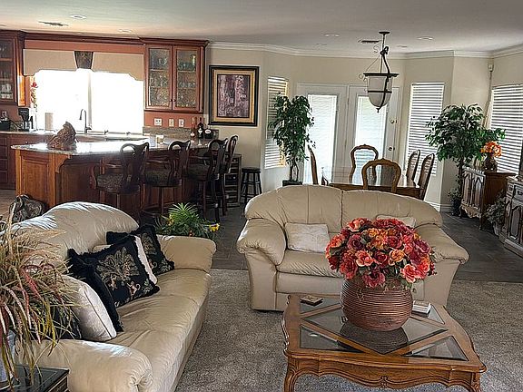 4th image of 2410 Demaret Dr