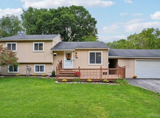 895 N Conklin Rd, Lake Orion, MI 48362