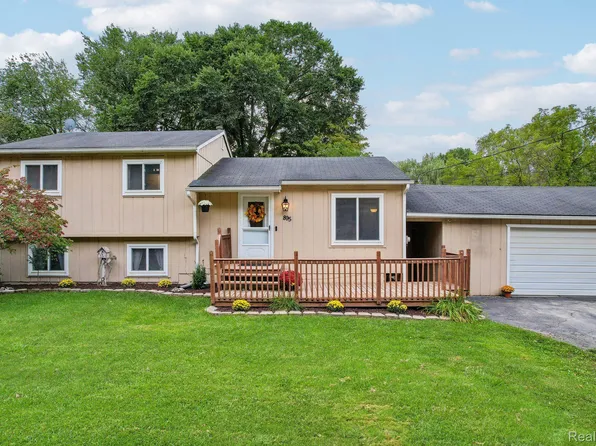 895 N Conklin Rd, Lake Orion, MI 48362