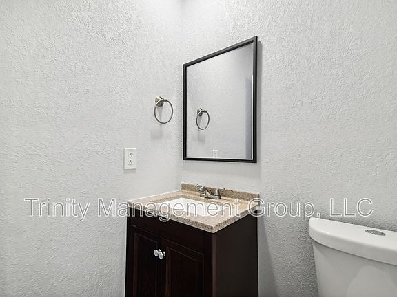 3rd image of 1051 Dogwood Dr Room 3