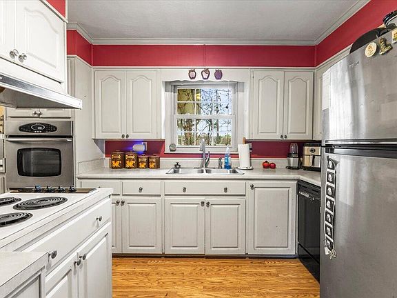 5th image of 3843 Woodcrest Cir NW