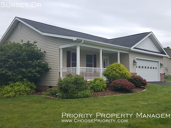 2nd image of 323 N Sunset Dr