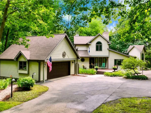 75 Hartfeld Dr, Rochester, NY 14625