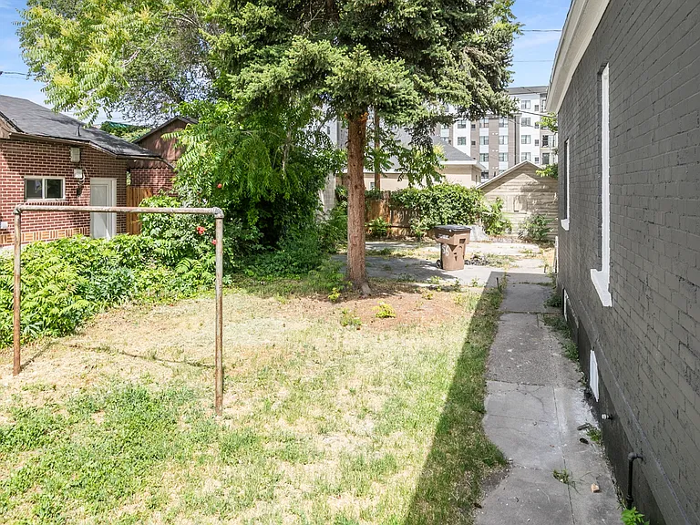 156 N Laxon Ct — Photo 16