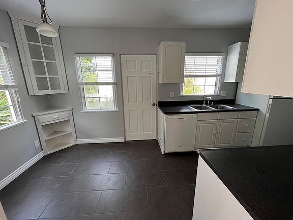 5th image of 608 Venezia Ave APT B