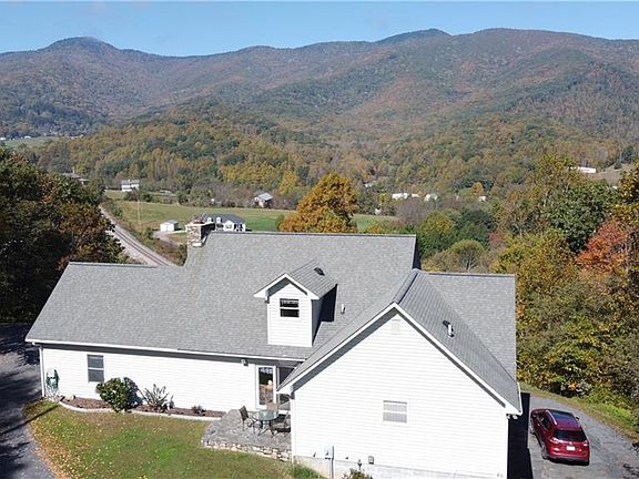 3rd image of 421 Applehill Dr