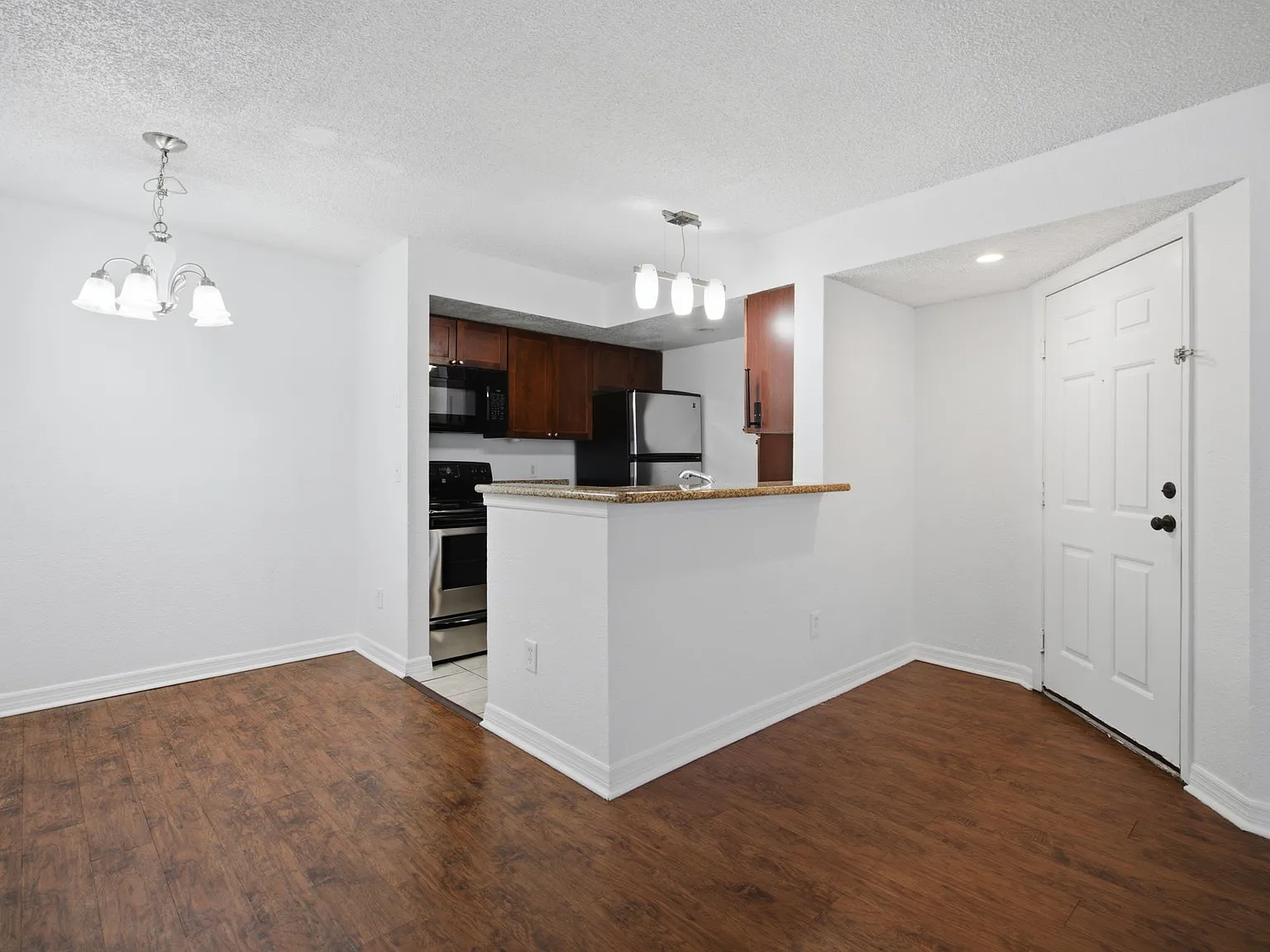 2 bed, 988 sqft, $1,700 — Photo 4