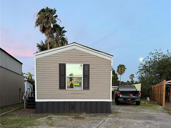3rd image of 736 Augusta Dr